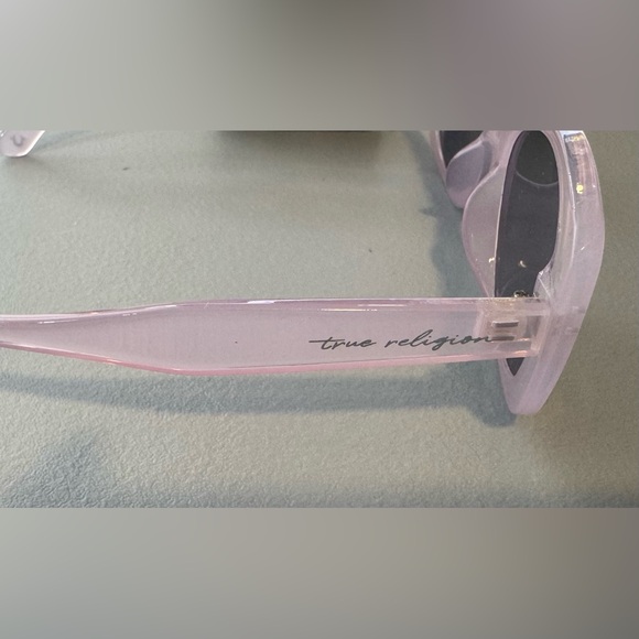 True Religion Lilac lavender and silver Sunglasses - Picture 4 of 5
